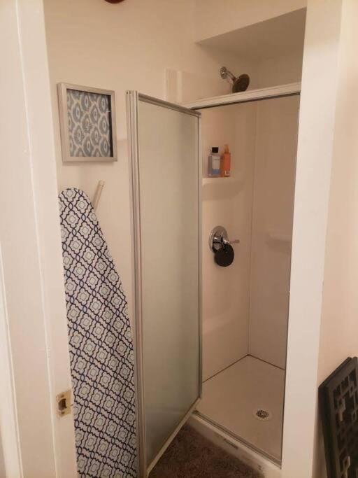 Entire 2-Bed Private Apt - Ewr/Nyc/Outlet Mall Newark Eksteriør bilde
