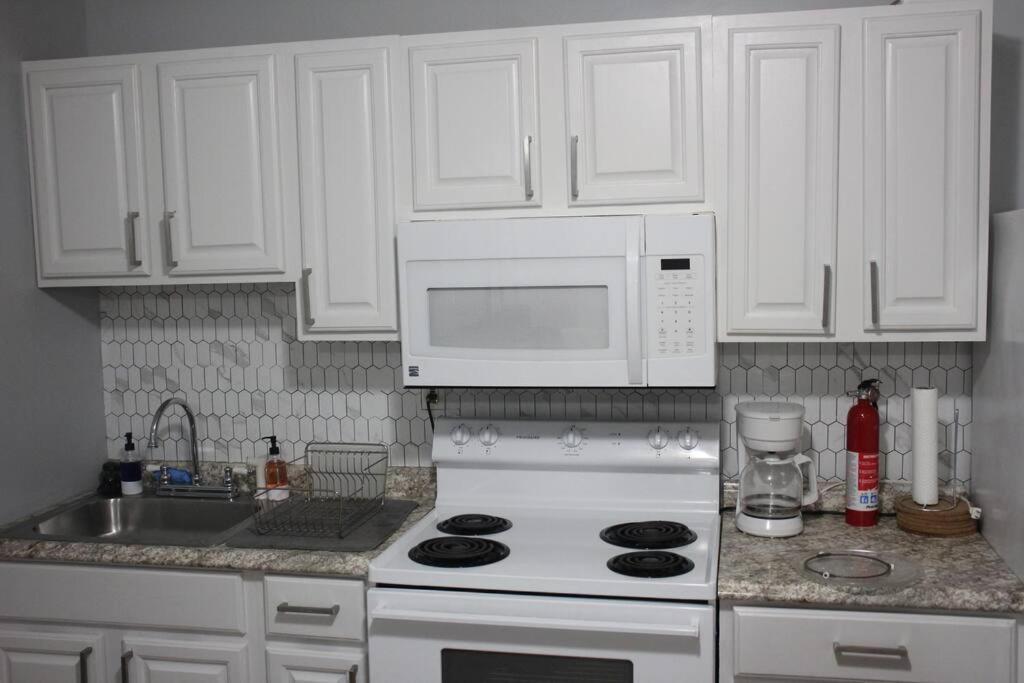 Entire 2-Bed Private Apt - Ewr/Nyc/Outlet Mall Newark Eksteriør bilde
